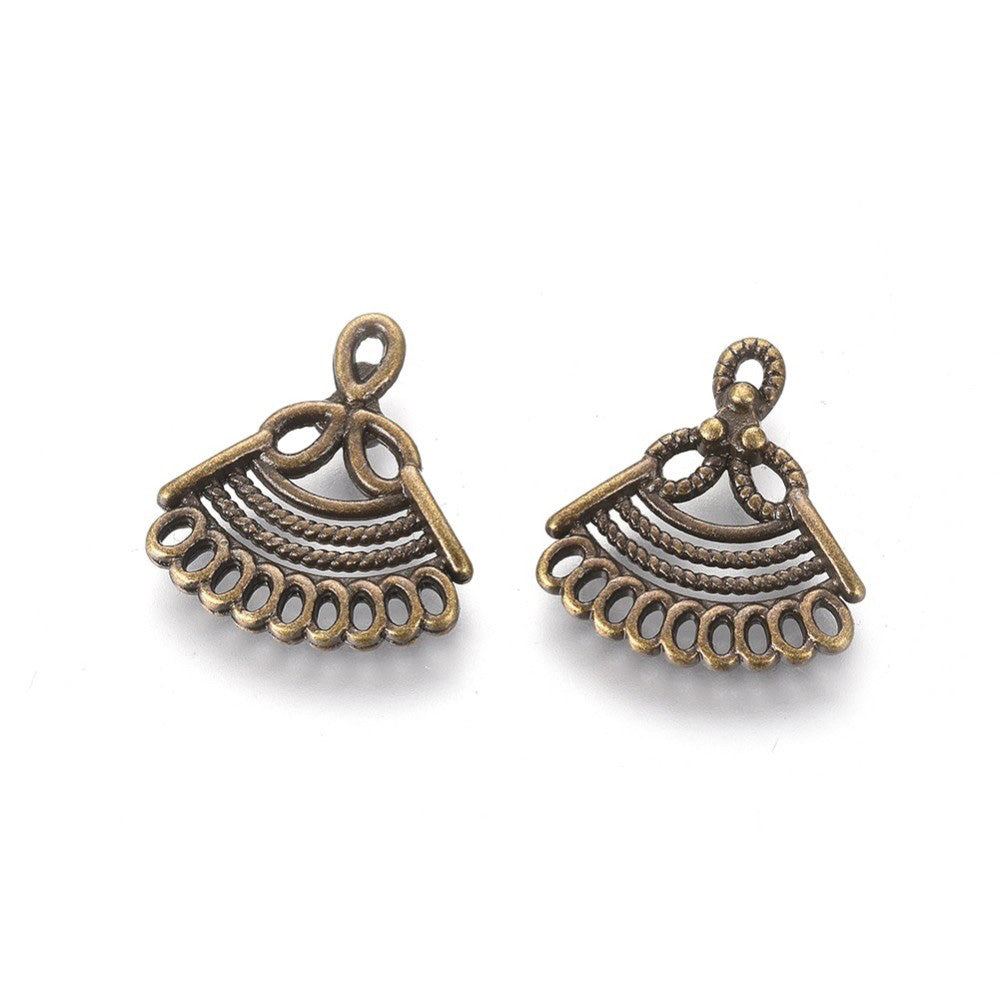 Antique Bronze Chandelier Link Connectors, Triangle Connectors for DIY Jewelry Making. Great for Making Boho Earrings or Dangle Earrings. Earring Component Links.  Size: 17mm Length, 16mm Width, 3mm Thick, Hole: 1.5mm, Quantity: 6pcs/bag.  Material: Alloy (Lead and Cadmium Free) Connectors, Links.. Antique Silver Color. Shinny Finish.